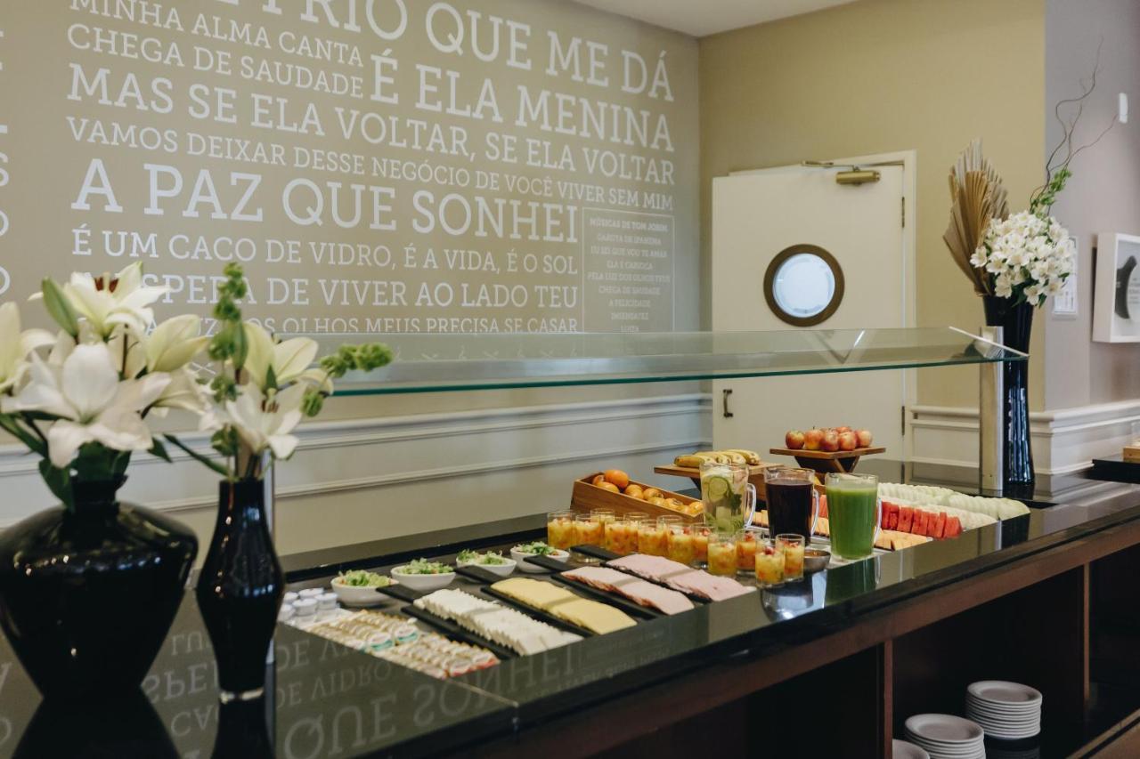 Bourbon Hotel & Suites Κουριτίμπα Εξωτερικό φωτογραφία A buffet at a hotel