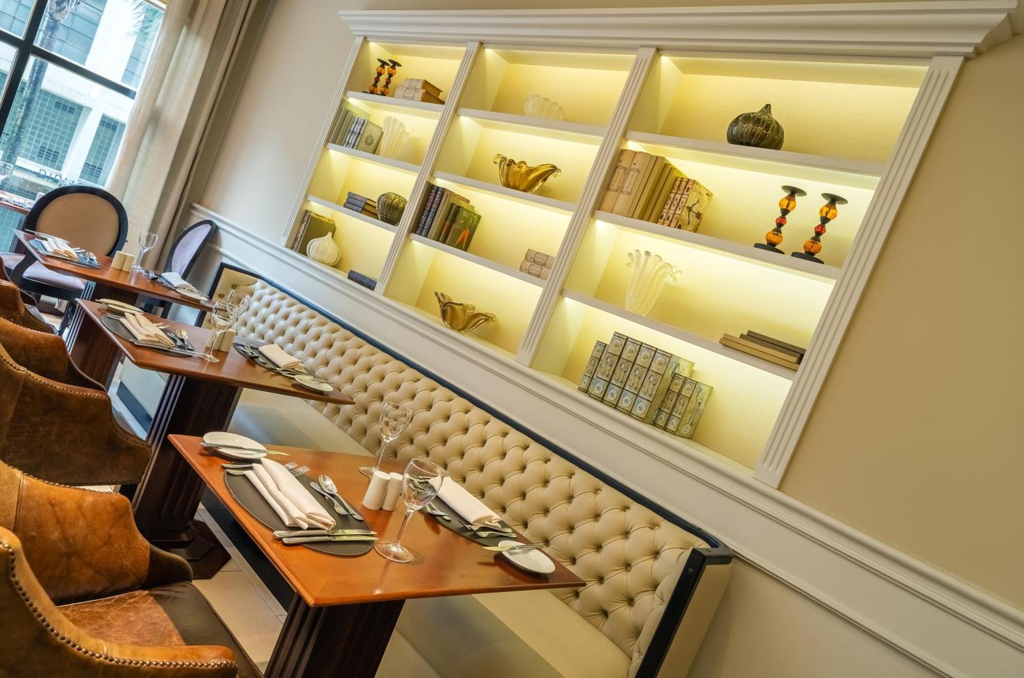 Bourbon Hotel & Suites Κουριτίμπα Εξωτερικό φωτογραφία Interior of the restaurant